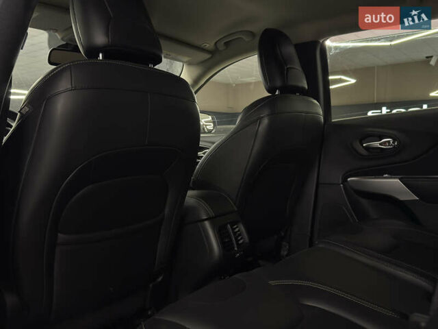 Белый Джип Чероки, объемом двигателя 2.36 л и пробегом 107 тыс. км за 12699 $, фото 20 на Automoto.ua