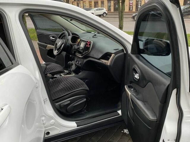 Білий Джип Cherokee, об'ємом двигуна 2.4 л та пробігом 71 тис. км за 15000 $, фото 13 на Automoto.ua