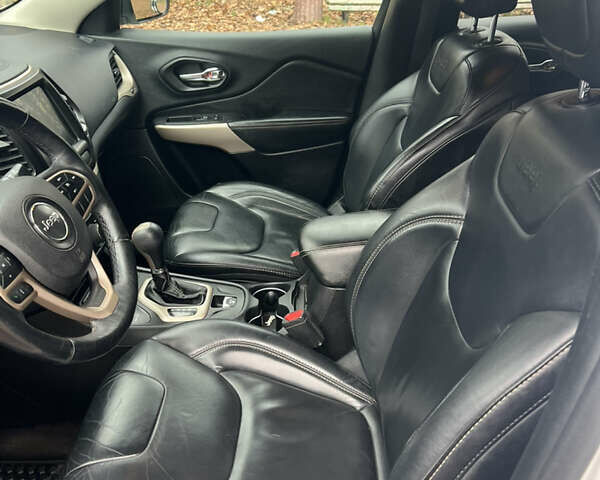 Белый Джип Чероки, объемом двигателя 3.2 л и пробегом 113 тыс. км за 15200 $, фото 8 на Automoto.ua