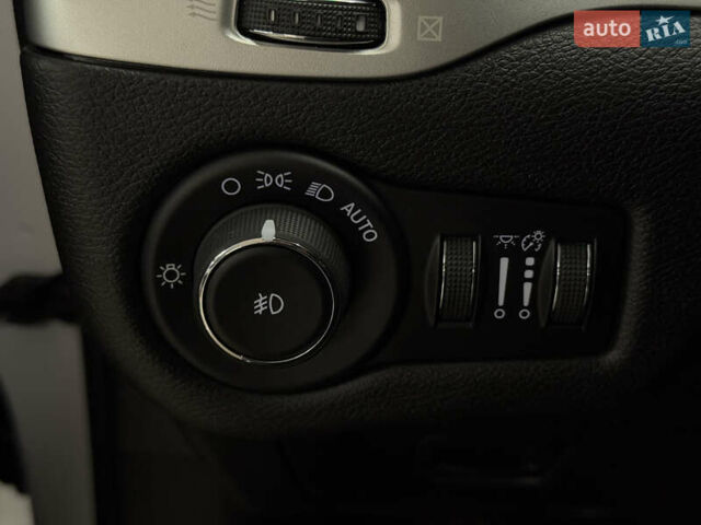 Джип Cherokee 2017 у Миколаєві на Automoto.ua Білий Джип Cherokee, об'ємом двигуна 2.36 л та пробігом 107 тис. км за 12999 $, фото 33 на Automoto.ua