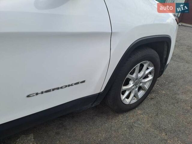Белый Джип Чероки, объемом двигателя 2.36 л и пробегом 106 тыс. км за 16500 $, фото 8 на Automoto.ua