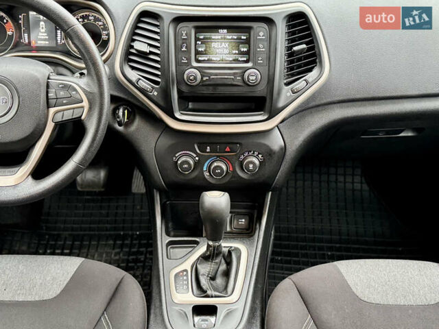 Белый Джип Чероки, объемом двигателя 2.36 л и пробегом 183 тыс. км за 11999 $, фото 23 на Automoto.ua