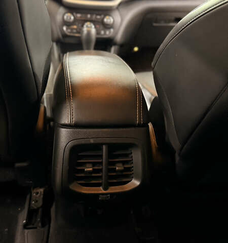 Белый Джип Чероки, объемом двигателя 2.36 л и пробегом 149 тыс. км за 14000 $, фото 22 на Automoto.ua