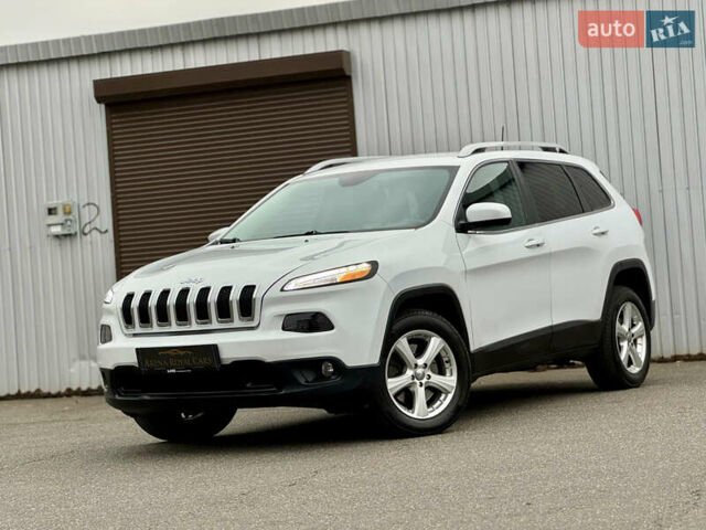 Белый Джип Чероки, объемом двигателя 2.36 л и пробегом 183 тыс. км за 11999 $, фото 2 на Automoto.ua