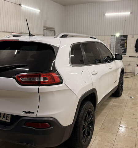 Белый Джип Чероки, объемом двигателя 2.36 л и пробегом 149 тыс. км за 14000 $, фото 8 на Automoto.ua