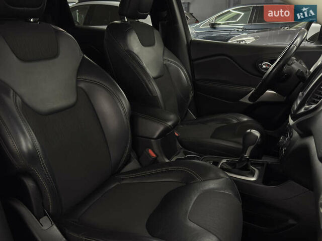 Белый Джип Чероки, объемом двигателя 2.36 л и пробегом 107 тыс. км за 12699 $, фото 18 на Automoto.ua