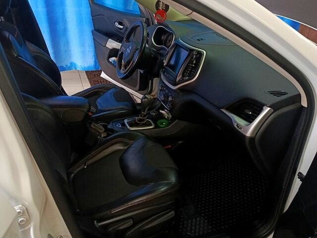 Джип Чероки 2017 в Кропивницком (Кировограде) на Automoto.ua Белый Джип Чероки, объемом двигателя 2.4 л и пробегом 217 тыс. км за 16500 $, фото 9 на Automoto.ua