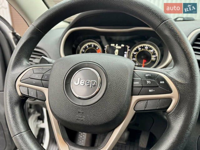 Белый Джип Чероки, объемом двигателя 2.36 л и пробегом 183 тыс. км за 11999 $, фото 27 на Automoto.ua