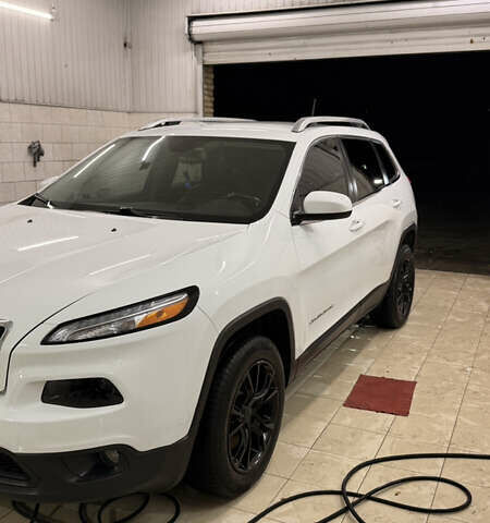 Белый Джип Чероки, объемом двигателя 2.36 л и пробегом 149 тыс. км за 14000 $, фото 1 на Automoto.ua