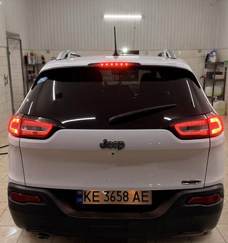 Белый Джип Чероки, объемом двигателя 2.36 л и пробегом 149 тыс. км за 14000 $, фото 7 на Automoto.ua