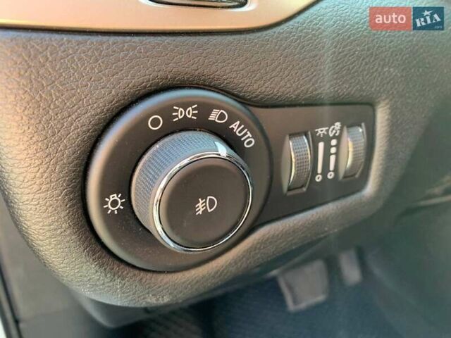 Белый Джип Чероки, объемом двигателя 3.24 л и пробегом 136 тыс. км за 17990 $, фото 17 на Automoto.ua