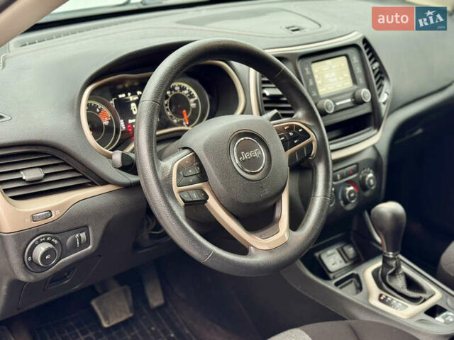 Белый Джип Чероки, объемом двигателя 2.36 л и пробегом 183 тыс. км за 11999 $, фото 16 на Automoto.ua