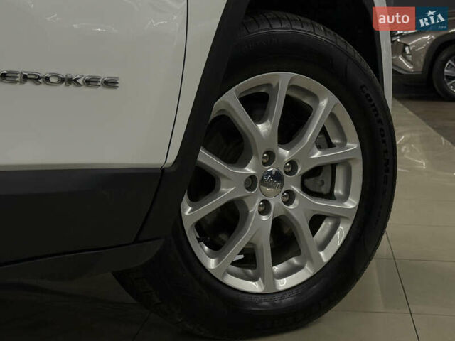 Белый Джип Чероки, объемом двигателя 2.36 л и пробегом 107 тыс. км за 12699 $, фото 15 на Automoto.ua