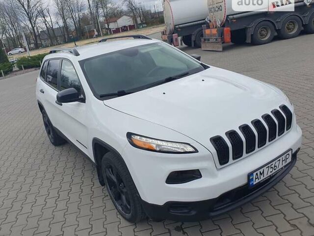 Білий Джип Cherokee, об'ємом двигуна 2.36 л та пробігом 115 тис. км за 14200 $, фото 10 на Automoto.ua