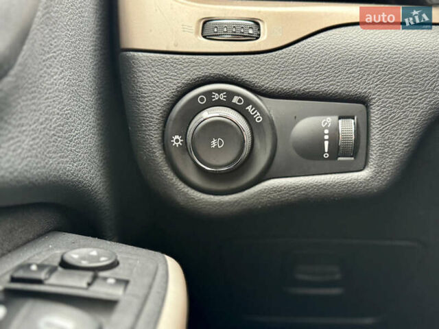 Белый Джип Чероки, объемом двигателя 2.36 л и пробегом 183 тыс. км за 11999 $, фото 29 на Automoto.ua