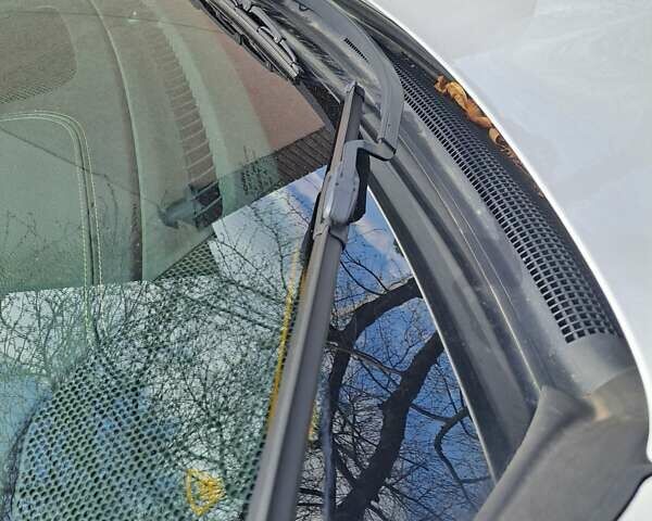 Белый Джип Чероки, объемом двигателя 2.36 л и пробегом 106 тыс. км за 16500 $, фото 6 на Automoto.ua