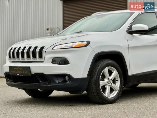 Белый Джип Чероки, объемом двигателя 2.36 л и пробегом 183 тыс. км за 11999 $, фото 11 на Automoto.ua