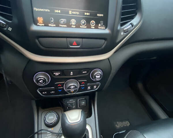 Белый Джип Чероки, объемом двигателя 2.36 л и пробегом 80 тыс. км за 16700 $, фото 9 на Automoto.ua