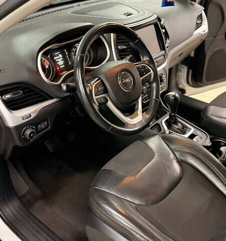 Белый Джип Чероки, объемом двигателя 2.36 л и пробегом 149 тыс. км за 14000 $, фото 15 на Automoto.ua