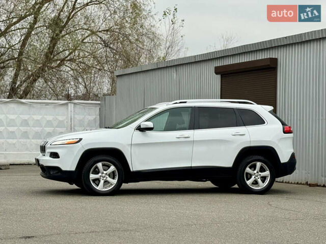 Белый Джип Чероки, объемом двигателя 2.36 л и пробегом 183 тыс. км за 11999 $, фото 6 на Automoto.ua