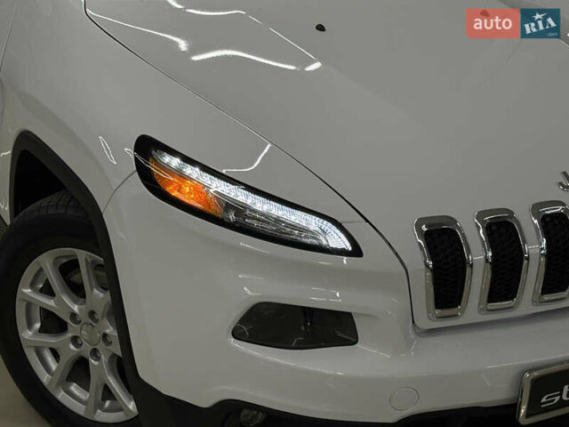 Джип Cherokee 2017 у Миколаєві на Automoto.ua Білий Джип Cherokee, об'ємом двигуна 2.36 л та пробігом 107 тис. км за 12999 $, фото 5 на Automoto.ua