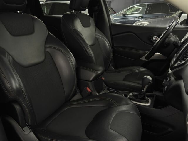 Джип Cherokee 2017 у Миколаєві на Automoto.ua Білий Джип Cherokee, об'ємом двигуна 2.4 л та пробігом 107 тис. км за 12999 $, фото 4 на Automoto.ua