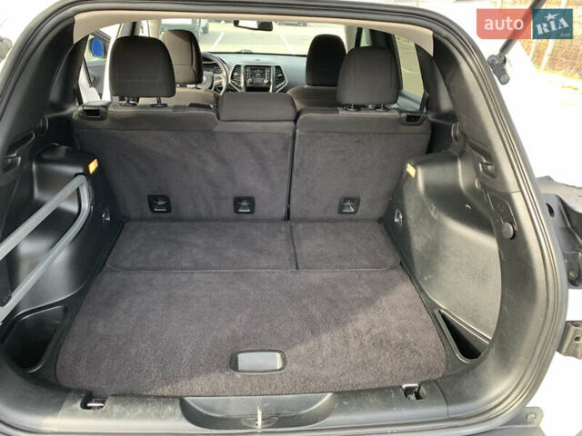 Белый Джип Чероки, объемом двигателя 2.36 л и пробегом 135 тыс. км за 12600 $, фото 16 на Automoto.ua