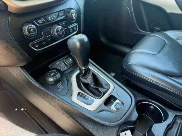 Білий Джип Cherokee, об'ємом двигуна 3.2 л та пробігом 88 тис. км за 6500 $, фото 23 на Automoto.ua