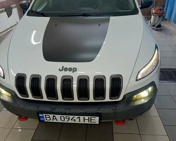 Джип Чероки 2017 в Кропивницком (Кировограде) на Automoto.ua Белый Джип Чероки, объемом двигателя 2.36 л и пробегом 217 тыс. км за 16500 $, фото 2 на Automoto.ua