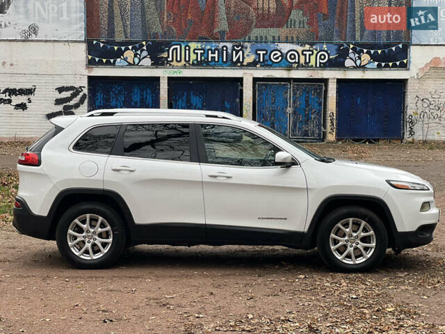 Белый Джип Чероки, объемом двигателя 3.2 л и пробегом 113 тыс. км за 15200 $, фото 3 на Automoto.ua