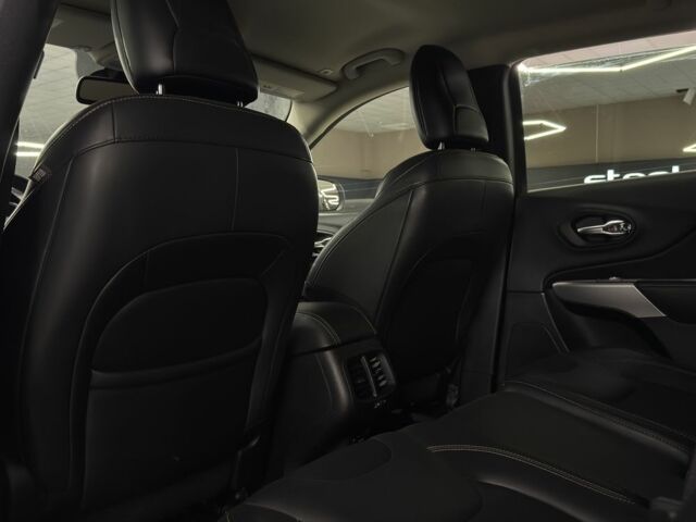 Джип Cherokee 2017 у Миколаєві на Automoto.ua Білий Джип Cherokee, об'ємом двигуна 2.4 л та пробігом 107 тис. км за 12999 $, фото 5 на Automoto.ua