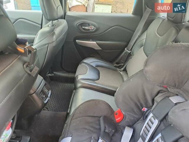 Белый Джип Чероки, объемом двигателя 2.36 л и пробегом 106 тыс. км за 16500 $, фото 11 на Automoto.ua