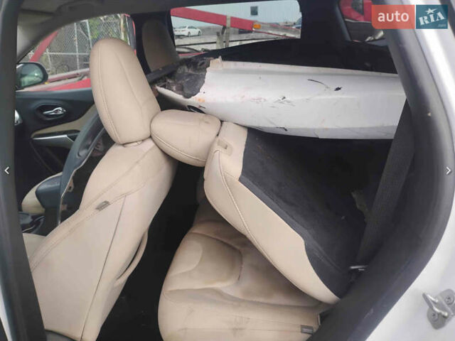 Білий Джип Cherokee, об'ємом двигуна 2.4 л та пробігом 180 тис. км за 6900 $, фото 14 на Automoto.ua