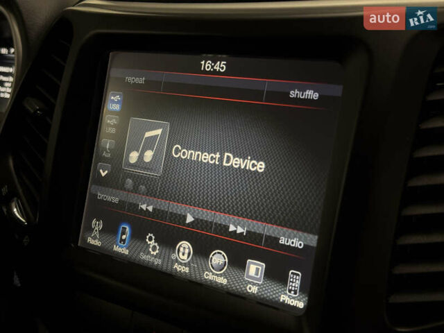 Джип Cherokee 2017 у Миколаєві на Automoto.ua Білий Джип Cherokee, об'ємом двигуна 2.36 л та пробігом 107 тис. км за 12999 $, фото 30 на Automoto.ua