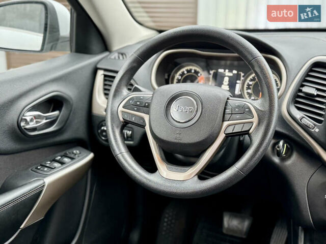 Белый Джип Чероки, объемом двигателя 2.36 л и пробегом 183 тыс. км за 11999 $, фото 21 на Automoto.ua