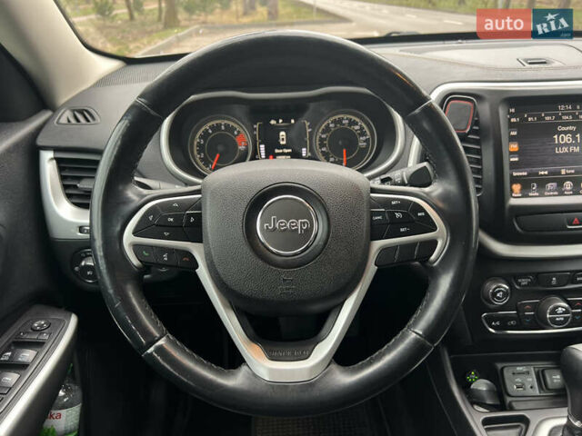 Білий Джип Cherokee, об'ємом двигуна 2.36 л та пробігом 146 тис. км за 13700 $, фото 17 на Automoto.ua