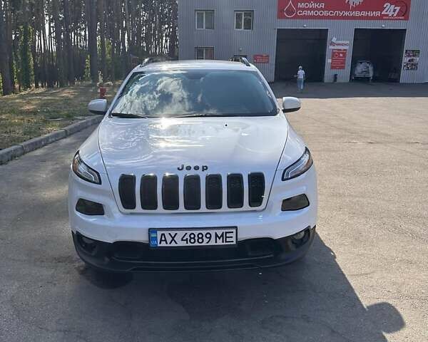 Белый Джип Чероки, объемом двигателя 2.36 л и пробегом 104 тыс. км за 14700 $, фото 2 на Automoto.ua