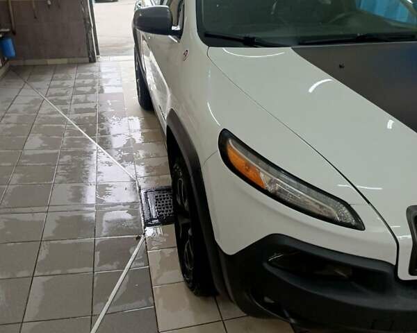 Джип Чероки 2017 в Кропивницком (Кировограде) на Automoto.ua Белый Джип Чероки, объемом двигателя 2.36 л и пробегом 217 тыс. км за 16500 $, фото 15 на Automoto.ua
