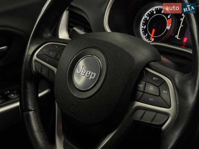 Джип Cherokee 2017 у Миколаєві на Automoto.ua Білий Джип Cherokee, об'ємом двигуна 2.36 л та пробігом 107 тис. км за 12999 $, фото 27 на Automoto.ua