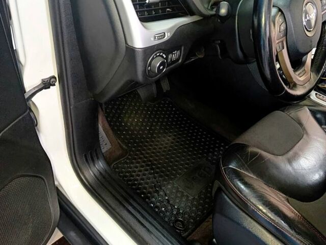 Джип Чероки 2017 в Кропивницком (Кировограде) на Automoto.ua Белый Джип Чероки, объемом двигателя 2.4 л и пробегом 217 тыс. км за 16500 $, фото 12 на Automoto.ua