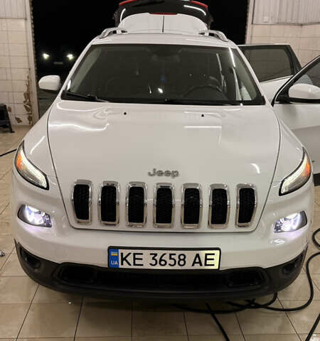 Белый Джип Чероки, объемом двигателя 2.36 л и пробегом 149 тыс. км за 14000 $, фото 4 на Automoto.ua