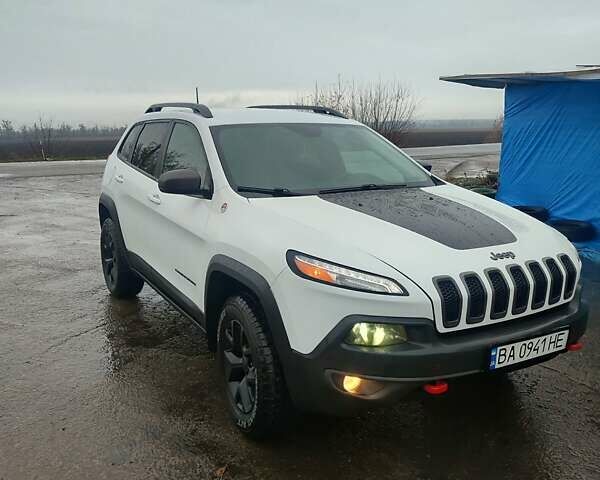 Джип Чероки 2017 в Кропивницком (Кировограде) на Automoto.ua Белый Джип Чероки, объемом двигателя 2.36 л и пробегом 217 тыс. км за 16500 $, фото 4 на Automoto.ua