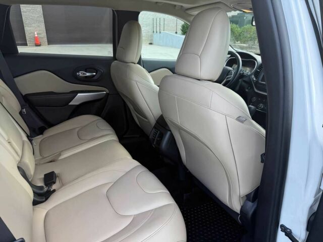 Білий Джип Cherokee, об'ємом двигуна 2.4 л та пробігом 68 тис. км за 6500 $, фото 15 на Automoto.ua