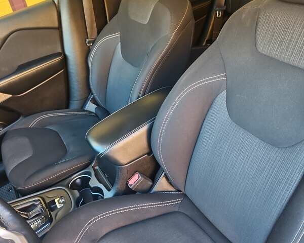 Білий Джип Cherokee, об'ємом двигуна 3.24 л та пробігом 131 тис. км за 13200 $, фото 12 на Automoto.ua