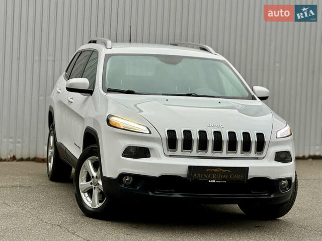 Белый Джип Чероки, объемом двигателя 2.36 л и пробегом 183 тыс. км за 11999 $, фото 3 на Automoto.ua