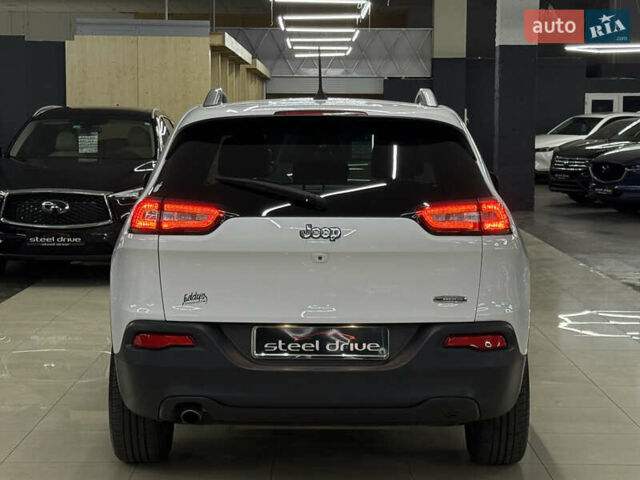 Джип Cherokee 2017 у Миколаєві на Automoto.ua Білий Джип Cherokee, об'ємом двигуна 2.36 л та пробігом 107 тис. км за 12999 $, фото 10 на Automoto.ua