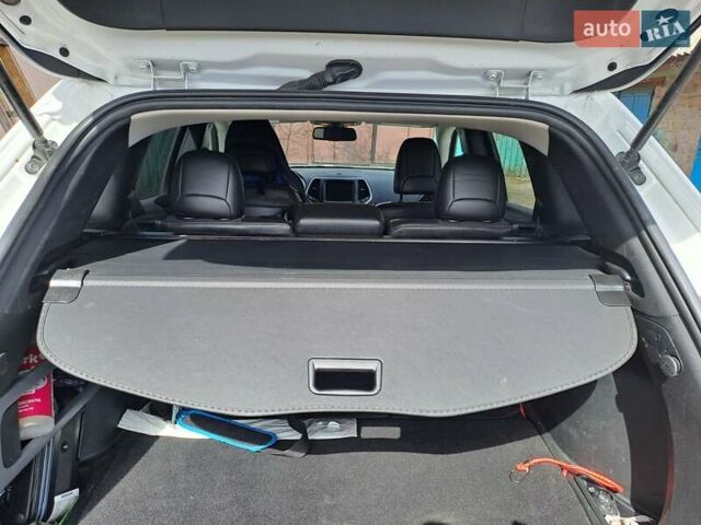 Белый Джип Чероки, объемом двигателя 2.36 л и пробегом 106 тыс. км за 16500 $, фото 4 на Automoto.ua