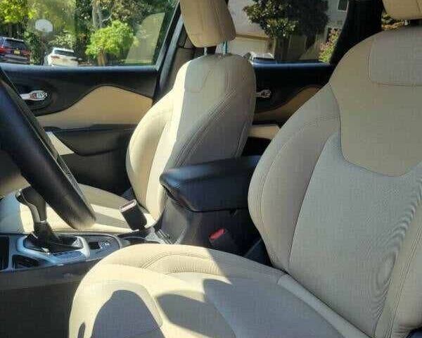 Білий Джип Cherokee, об'ємом двигуна 2.4 л та пробігом 72 тис. км за 2200 $, фото 9 на Automoto.ua