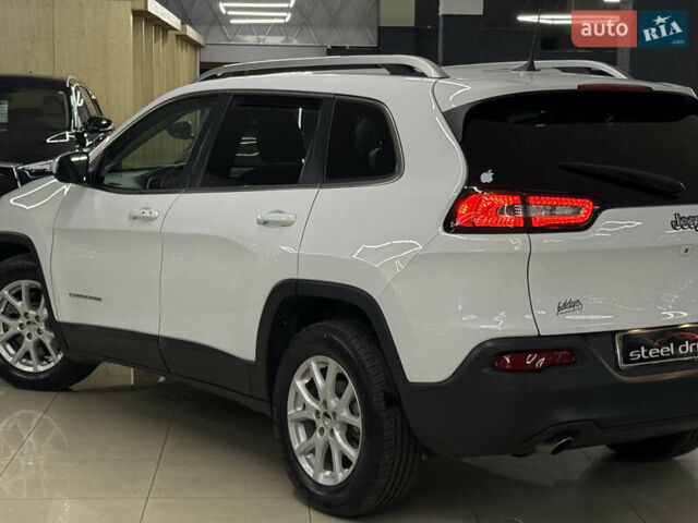 Джип Cherokee 2017 у Миколаєві на Automoto.ua Білий Джип Cherokee, об'ємом двигуна 2.36 л та пробігом 107 тис. км за 12999 $, фото 12 на Automoto.ua