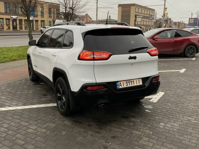 Білий Джип Cherokee, об'ємом двигуна 2.4 л та пробігом 71 тис. км за 15000 $, фото 4 на Automoto.ua